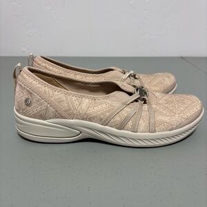 Bzees Niche Women's Slip On Comfort Shoes Flats Loafers Neutral Size 10M